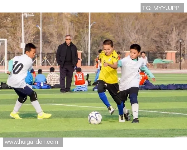 足球明星与中国朋友的友谊故事揭示文化交流与体育精神的深厚联系