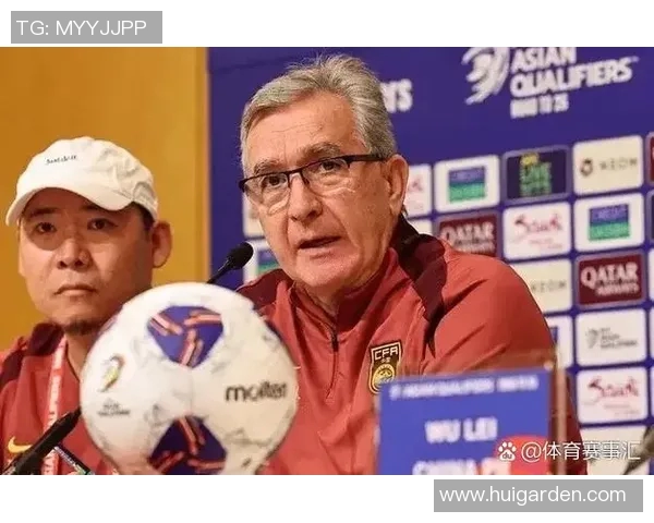 足球明星因场上表现不佳遭教练严厉罚款引发媒体热议